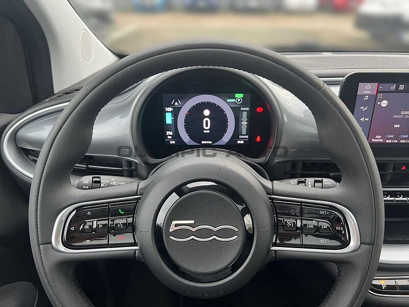 Fiat 500e 42kWh Icon NAVI KAMERA SITZHEIZ CARPLAY LED